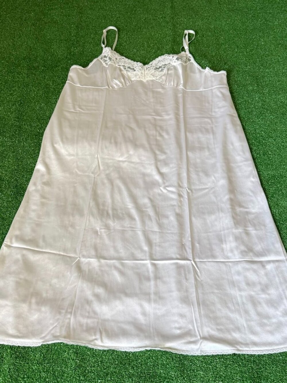 Vintage Vassarette Full Slip White Nylon Tricot Lace Bodice Made In USA Size 44